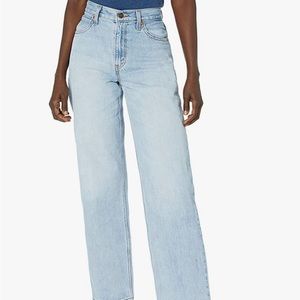 Levi Women’s premium dad jean - size 27 - never worn